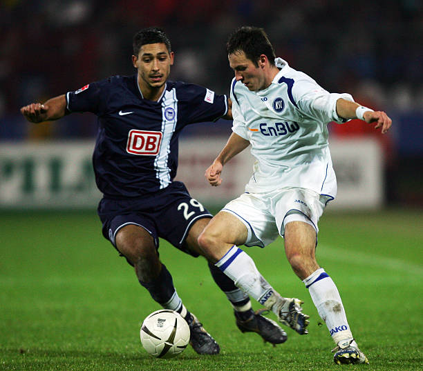 迫使他更多 迫使他更多